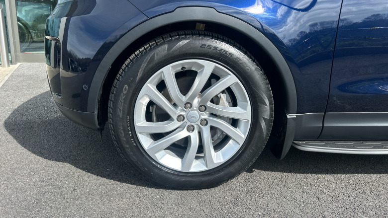 Land Rover Discovery 3.0 D300 S 5dr Auto Diesel Station Wagon